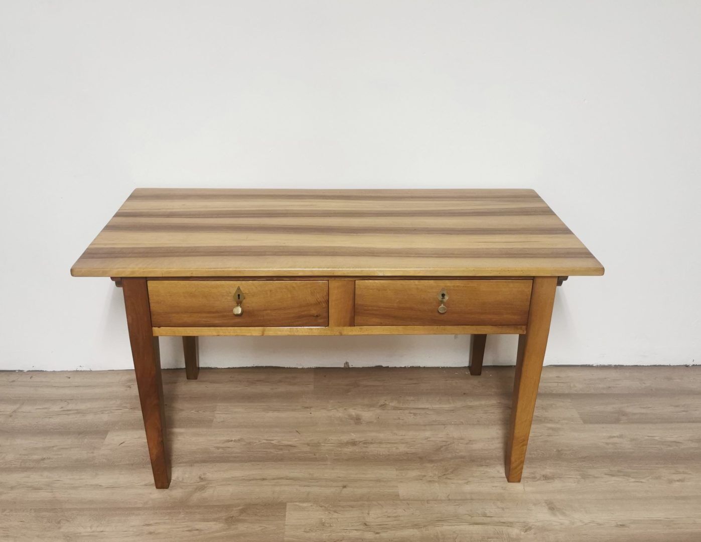 Biedermeier Nussbaum Tisch