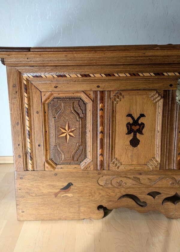Barock Truhe Eiche mit Intarsien – Bild 12