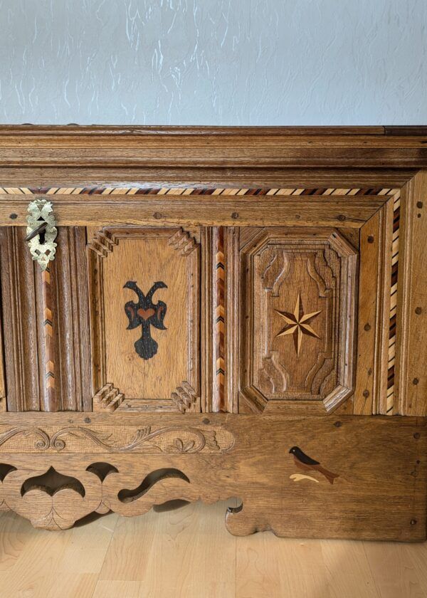 Barock Truhe Eiche mit Intarsien – Bild 4