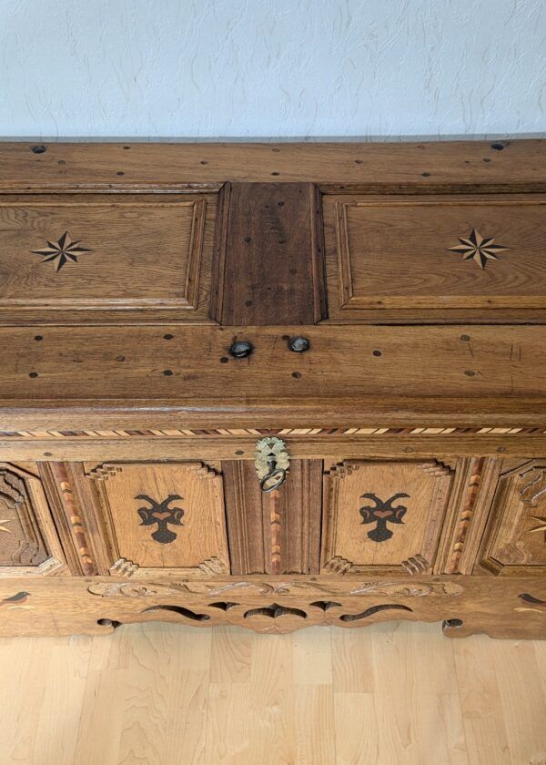 Barock Truhe Eiche mit Intarsien – Bild 7