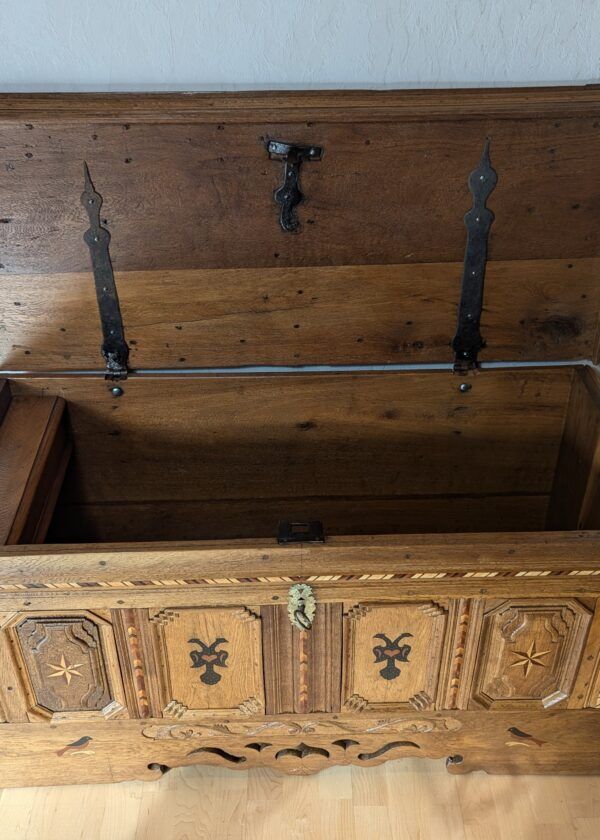Barock Truhe Eiche mit Intarsien – Bild 2